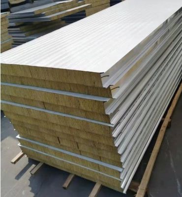 Aluminium sandwichpanelen voor villa in Polen Moderne design stijl